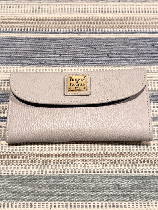 Dooney & Bourke Handbags - Dooney & Bourke Luca Leather Continental Clutch